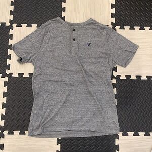 Men’s American Eagle size medium short sleeve button shirt